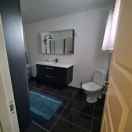 Koselig Hus Med Hage I Heroy Pa Sunnmore. Casa de Férias Royra