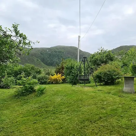 Koselig Hus Med Hage I Heroy Pa Sunnmore. *