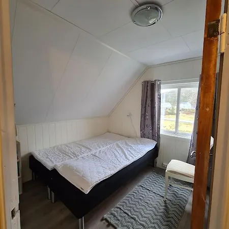 Koselig Hus Med Hage I Heroy Pa Sunnmore. Casa de Férias