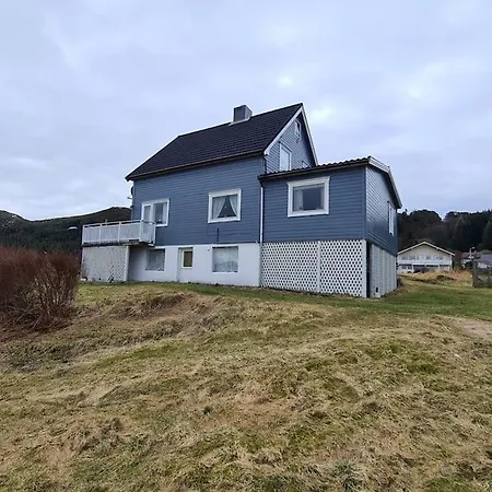 Koselig Hus Med Hage I Heroy Pa Sunnmore. 別荘 *