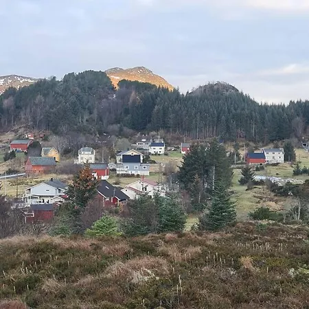 Koselig Hus Med Hage I Heroy Pa Sunnmore. Casa de Férias *