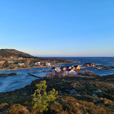 別荘 Koselig Hus Med Hage I Heroy Pa Sunnmore. Royra