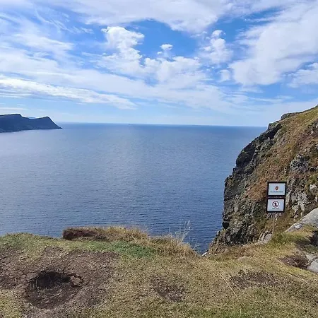Koselig Hus Med Hage I Heroy Pa Sunnmore. Casa de Férias Royra