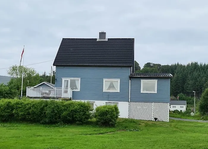 Koselig Hus Med Hage I Heroy Pa Sunnmore. Дом отдыха