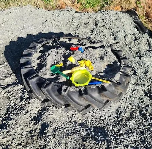 Koselig Hus Med Hage I Heroy Pa Sunnmore.