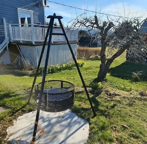 Дом отдыха Koselig Hus Med Hage I Heroy Pa Sunnmore.