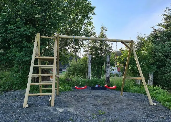 Koselig Hus Med Hage I Heroy Pa Sunnmore. Дом отдыха *