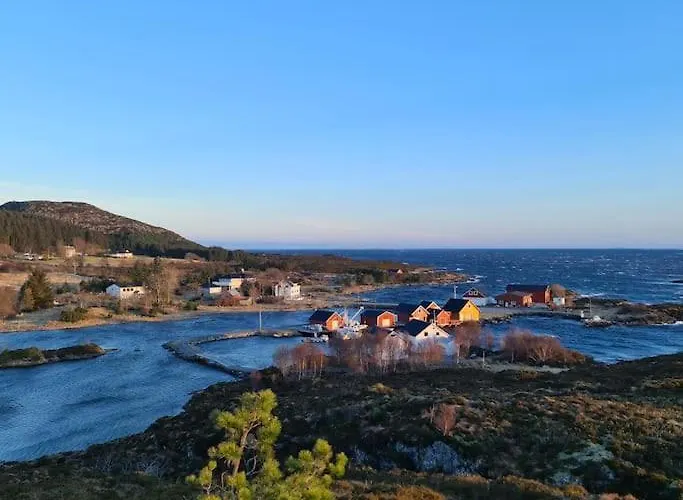 Дом отдыха Koselig Hus Med Hage I Heroy Pa Sunnmore. Royra