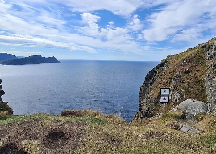 Koselig Hus Med Hage I Heroy Pa Sunnmore. Дом отдыха Royra